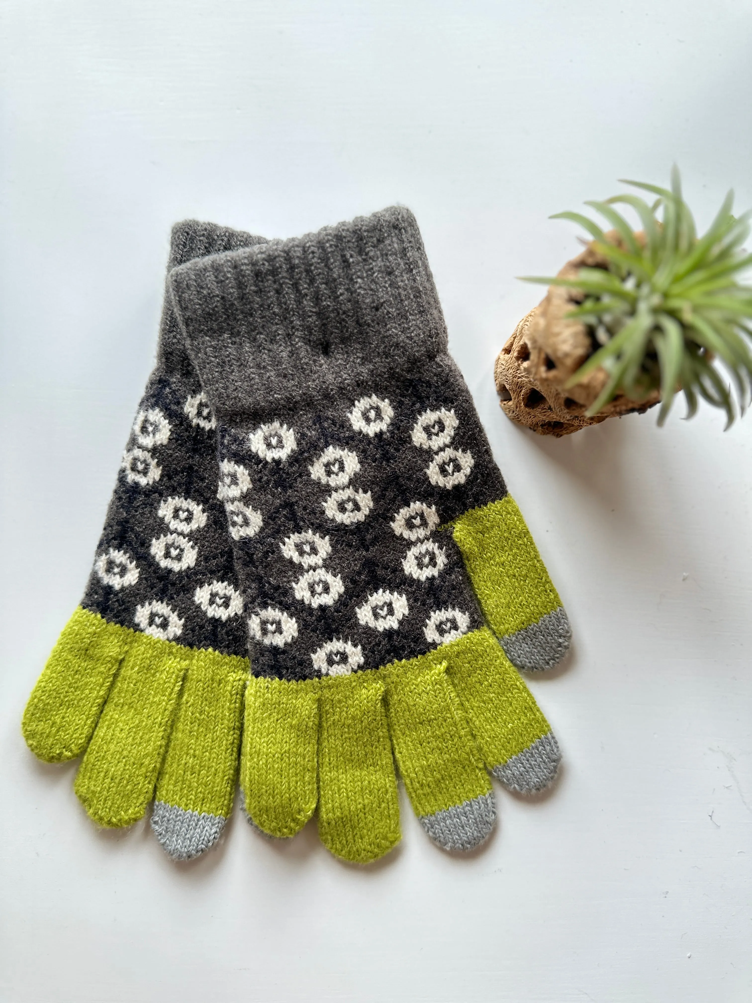 Aztec Knit Smart Touch Gloves | Patterned Design | Touchscreen Compatible