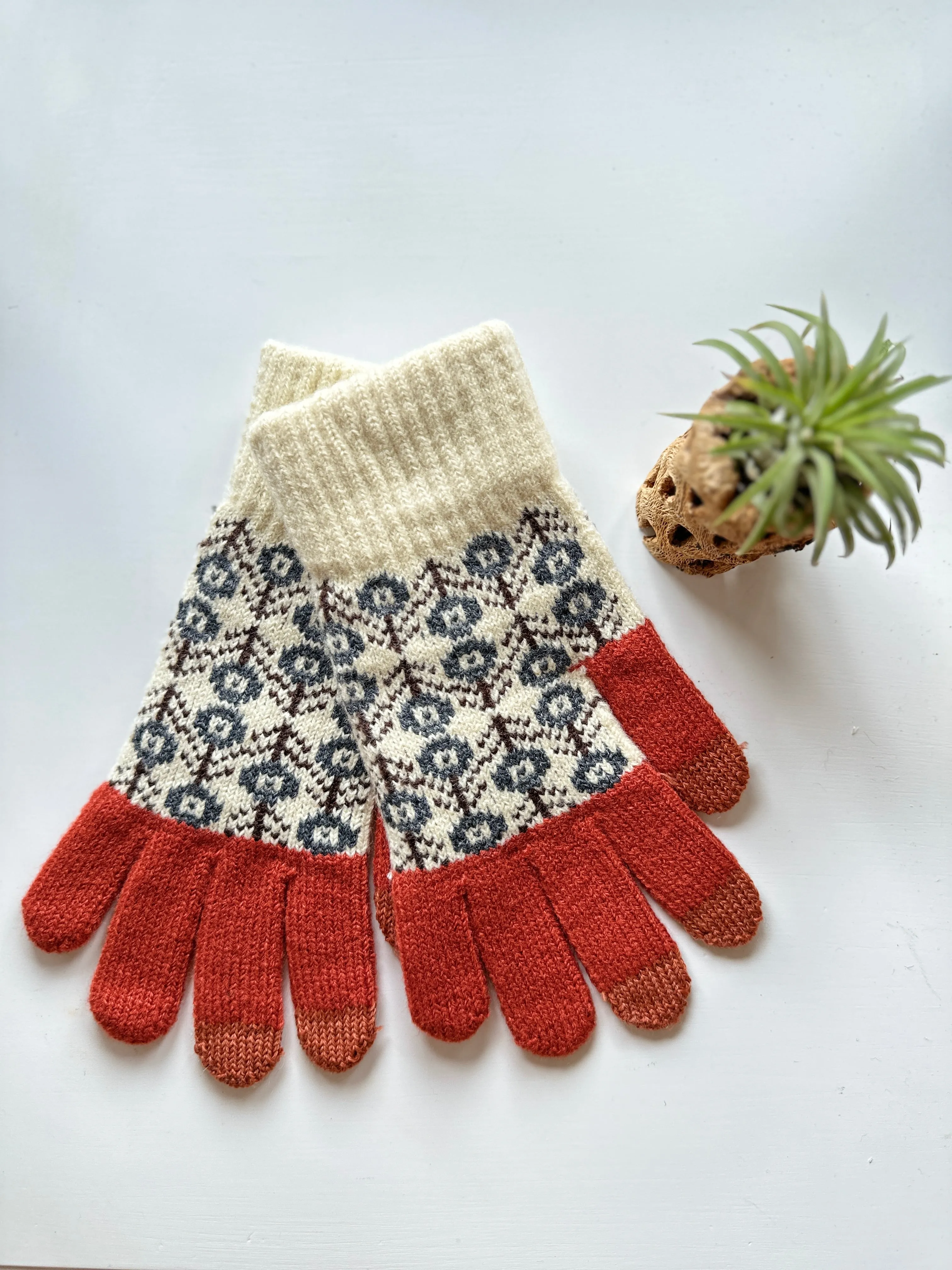 Aztec Knit Smart Touch Gloves | Patterned Design | Touchscreen Compatible