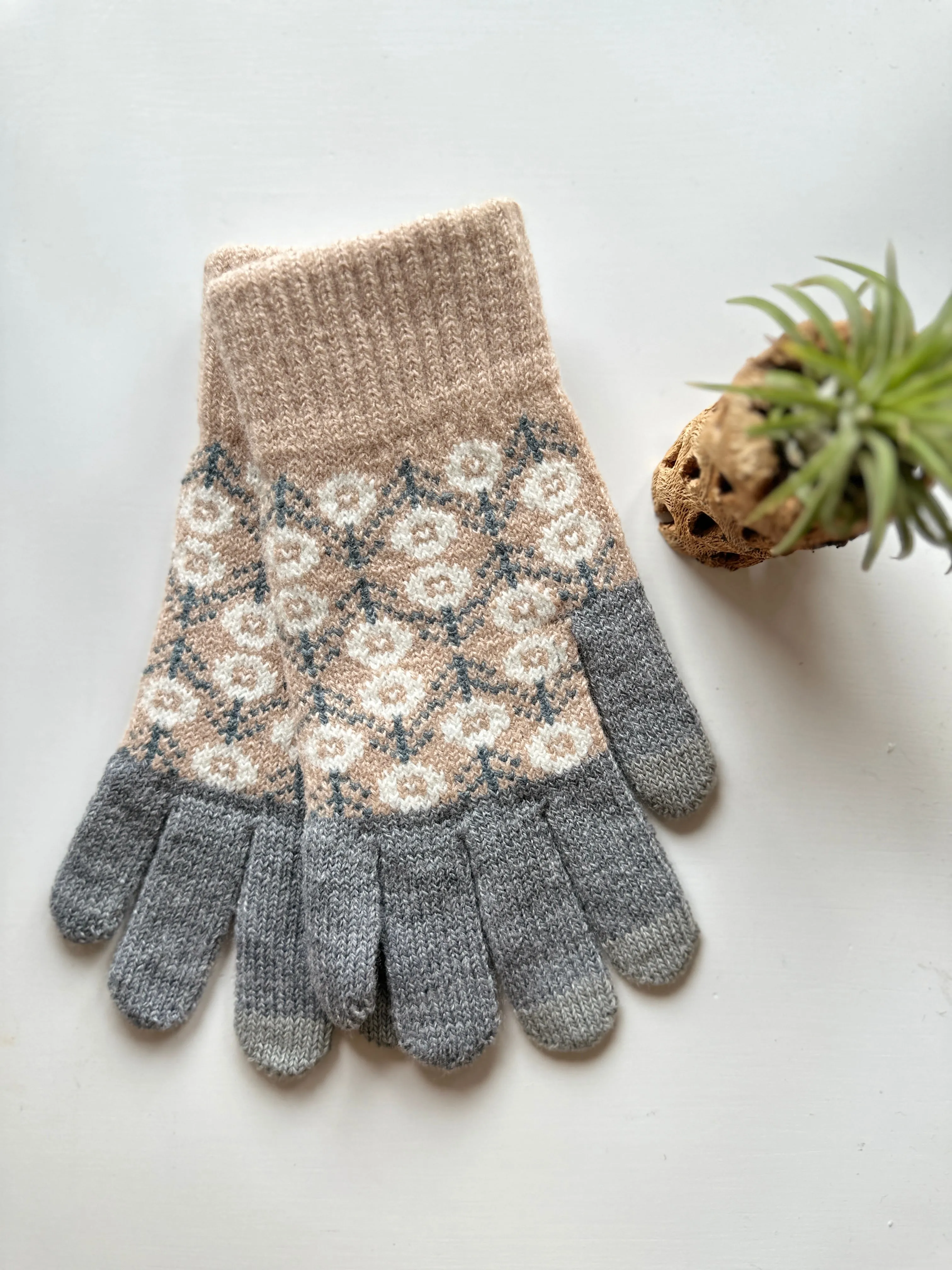 Aztec Knit Smart Touch Gloves | Patterned Design | Touchscreen Compatible