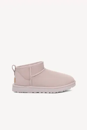 Boots Classic Ultra Mini in Lila