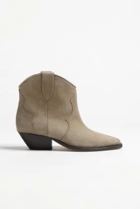 Boots Dewina in Taupe