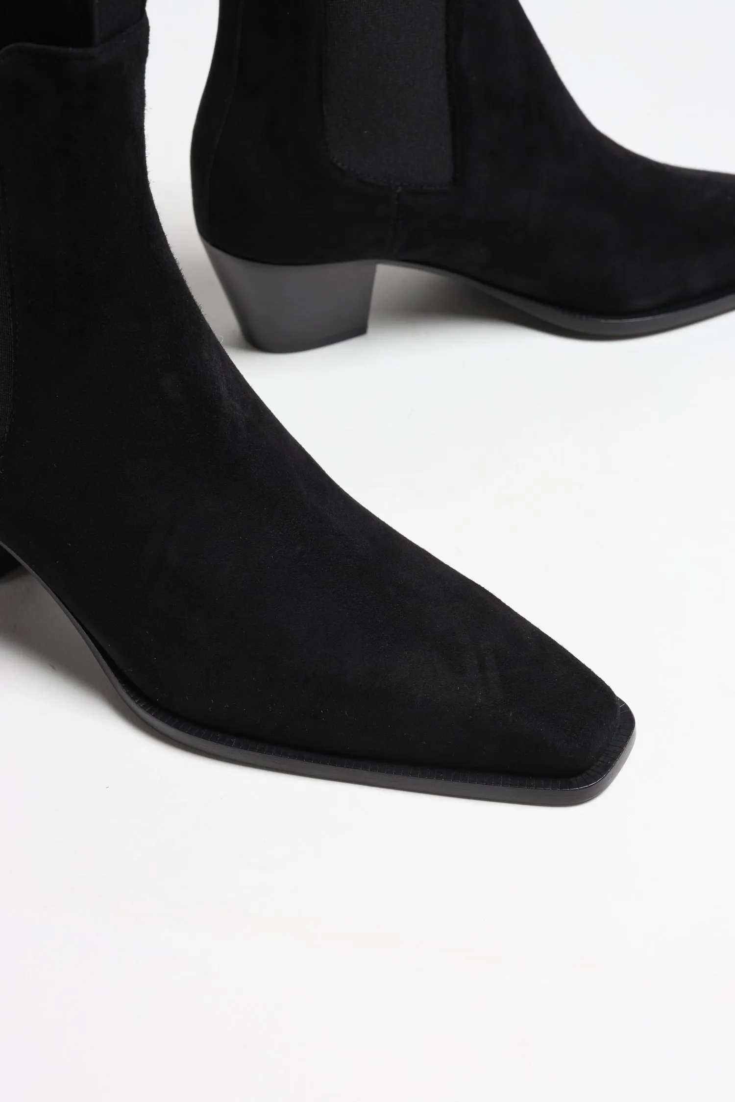 Boots The City Suede in Schwarz