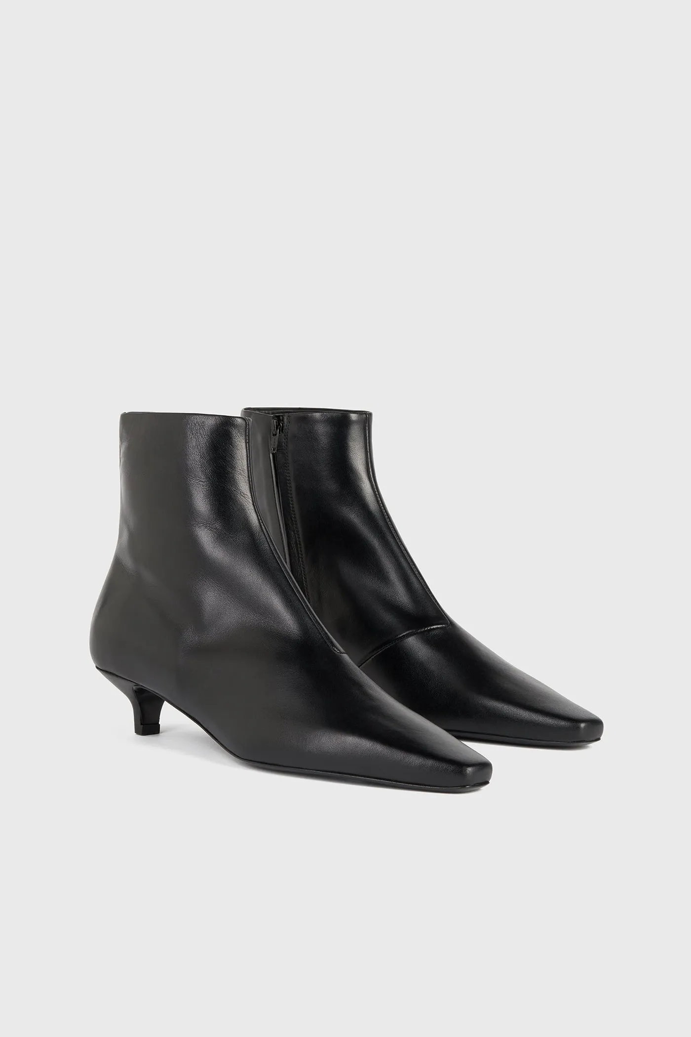 Boots The Slim Ankle in Schwarz