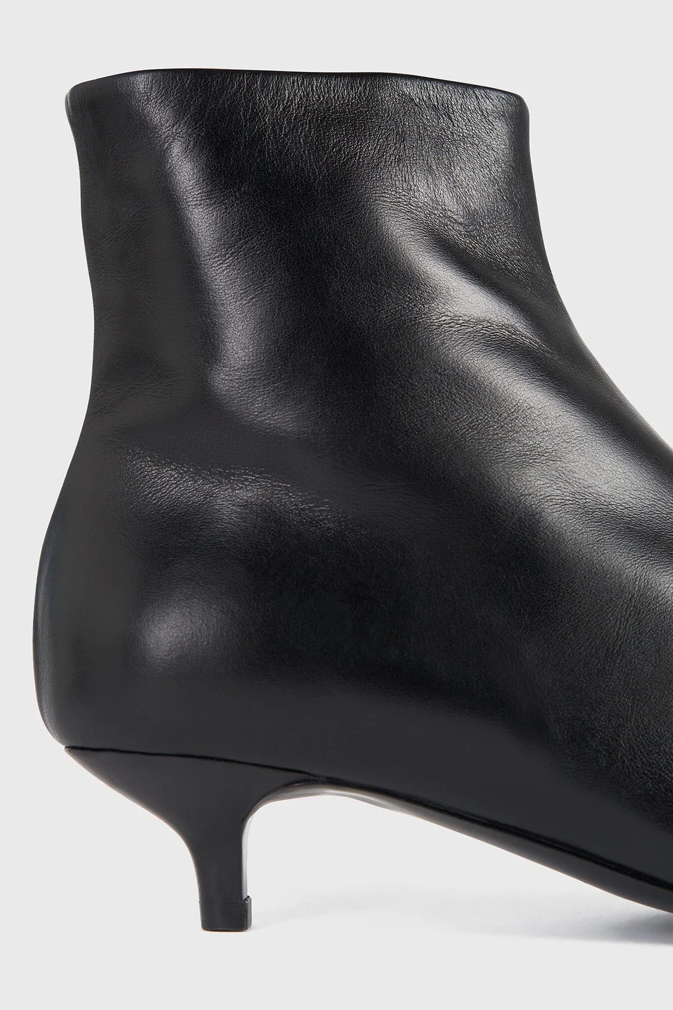 Boots The Slim Ankle in Schwarz