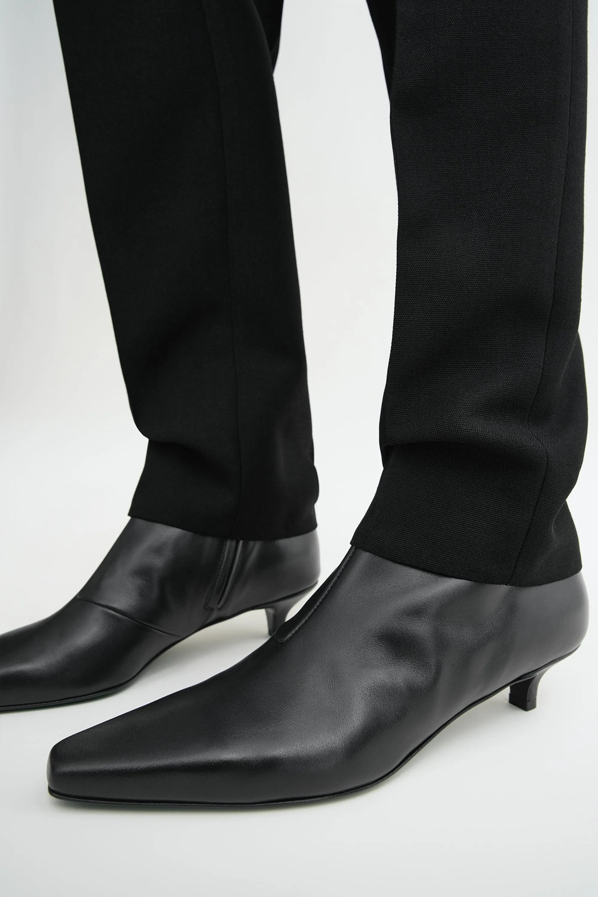 Boots The Slim Ankle in Schwarz