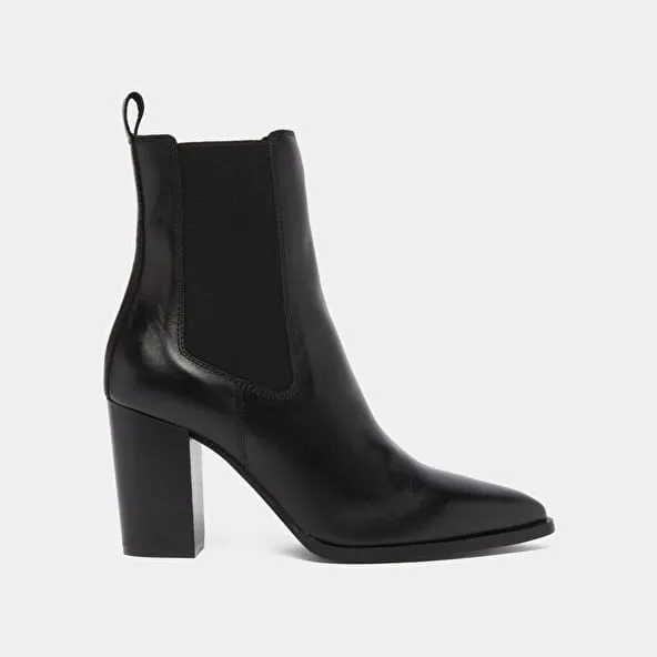 Heeled ankle boots with elastics in black leather