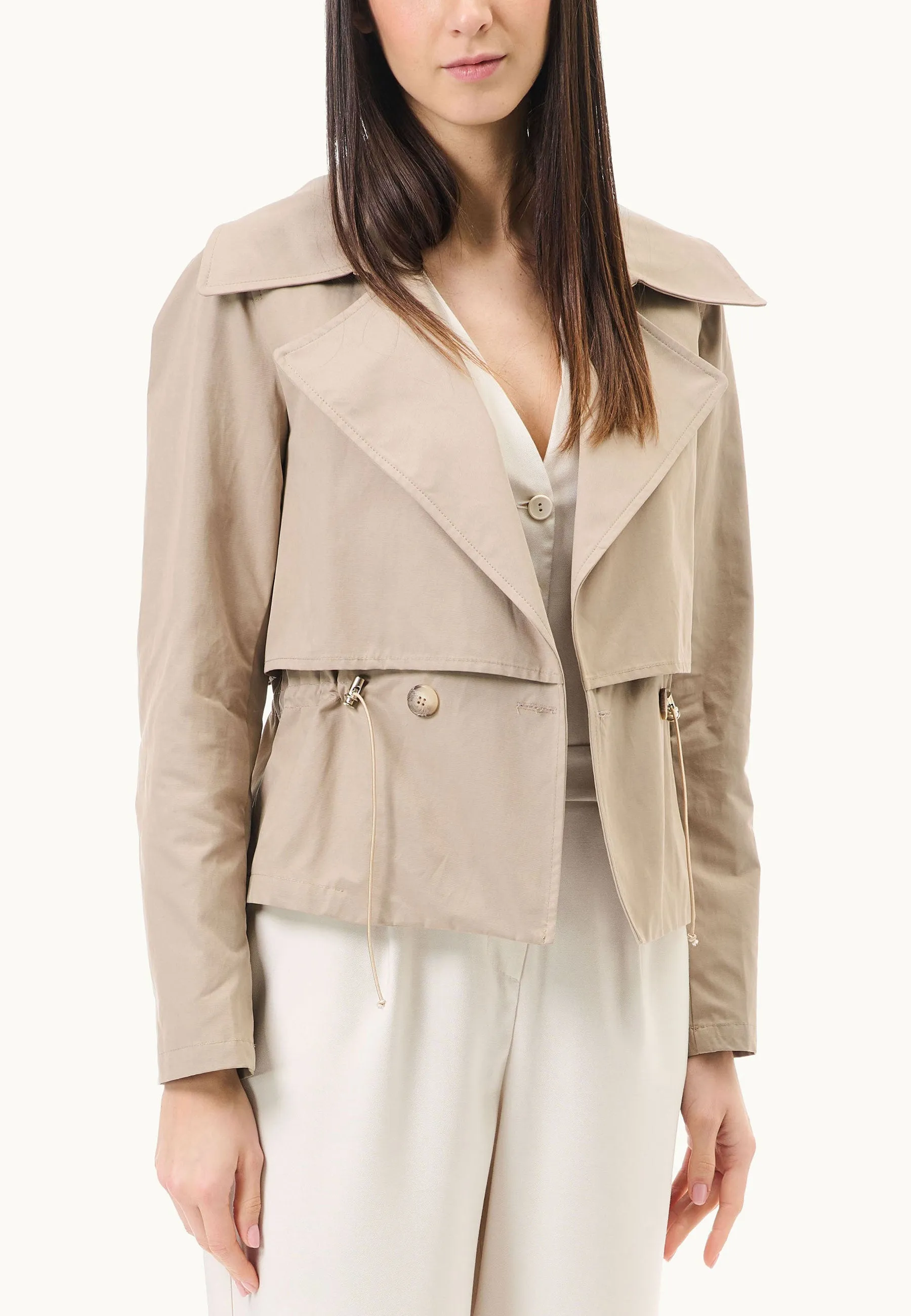 Short double-breasted trench coat with drawstring.