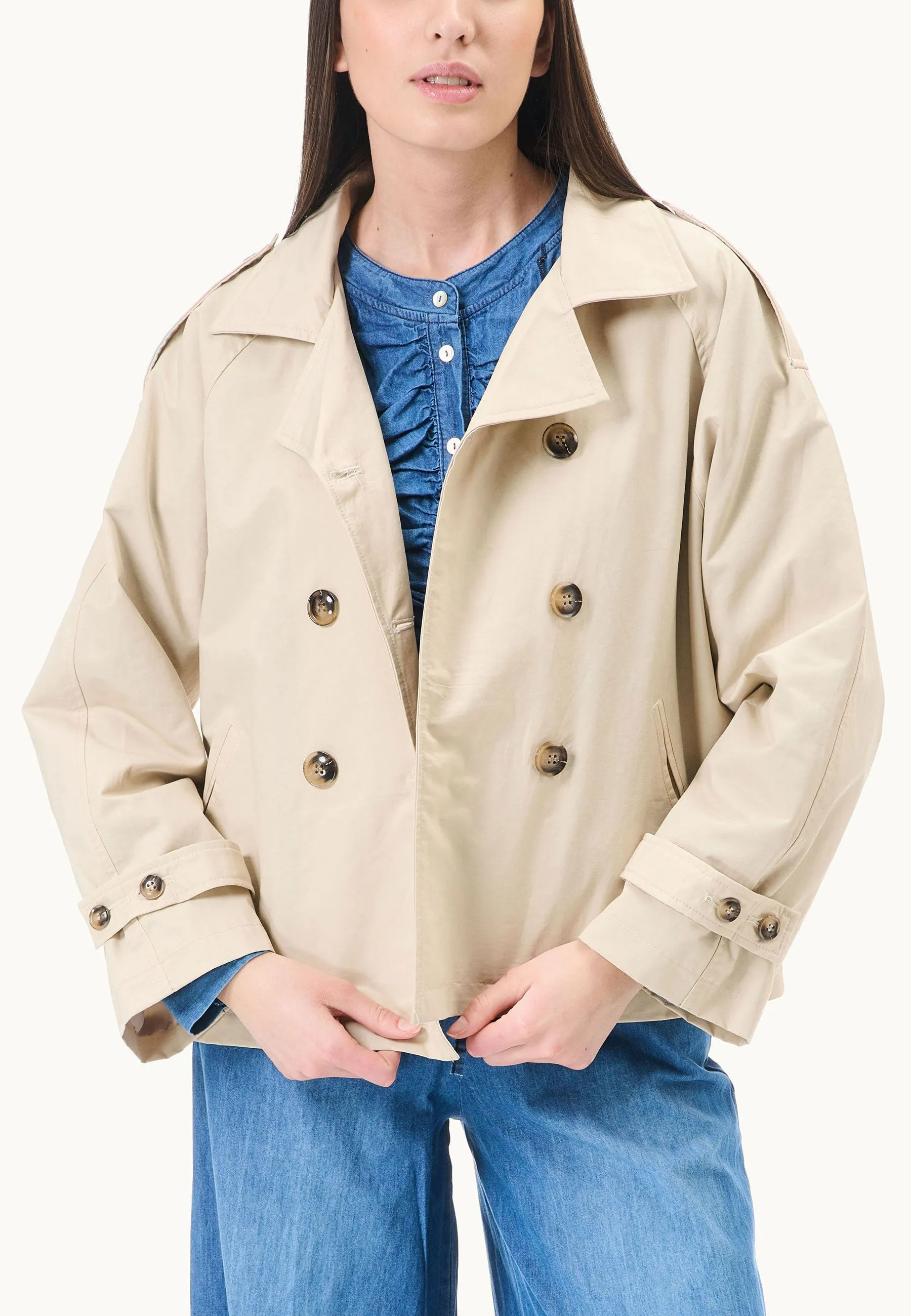 Short double-breasted trenchcoat