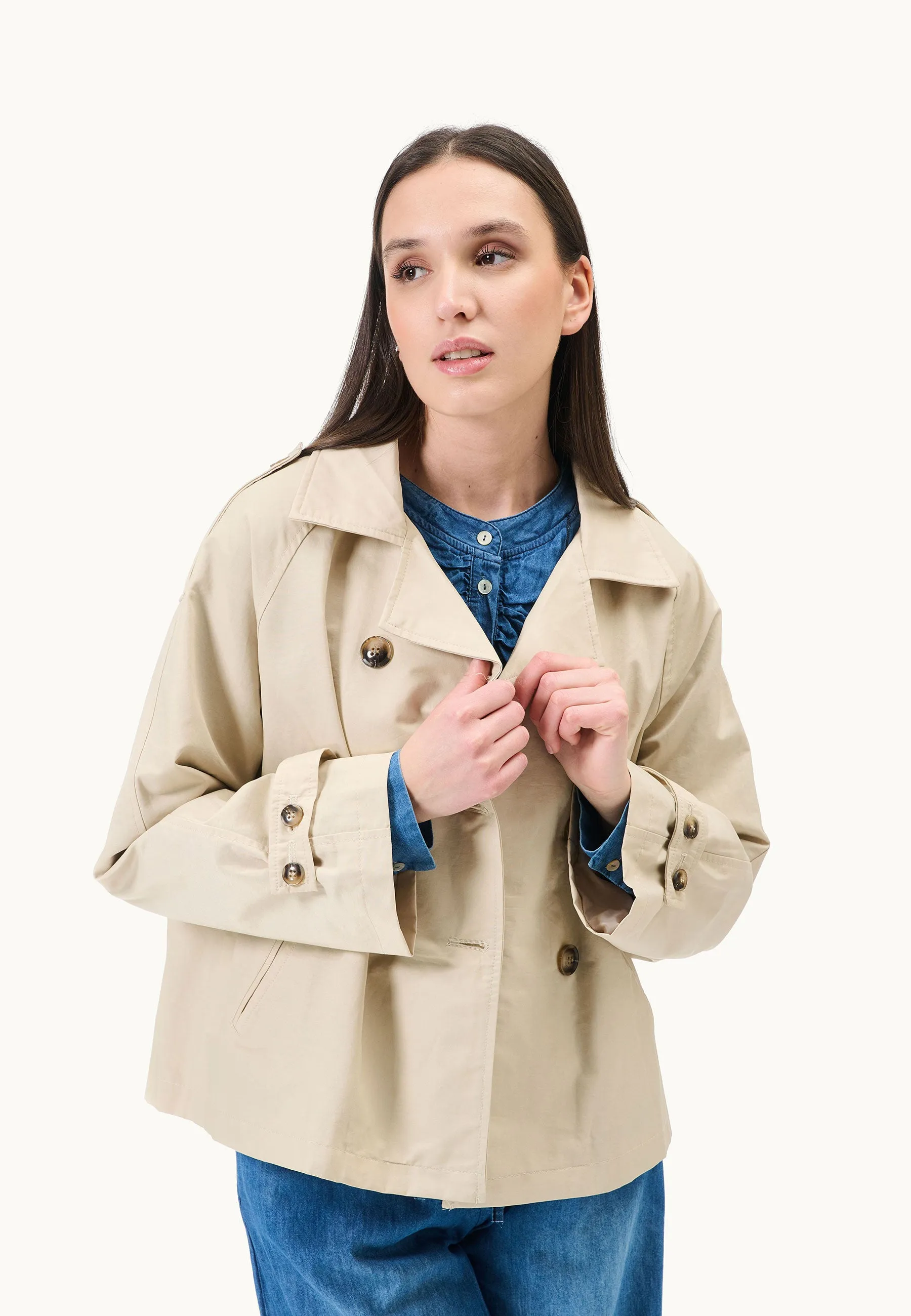 Short double-breasted trenchcoat