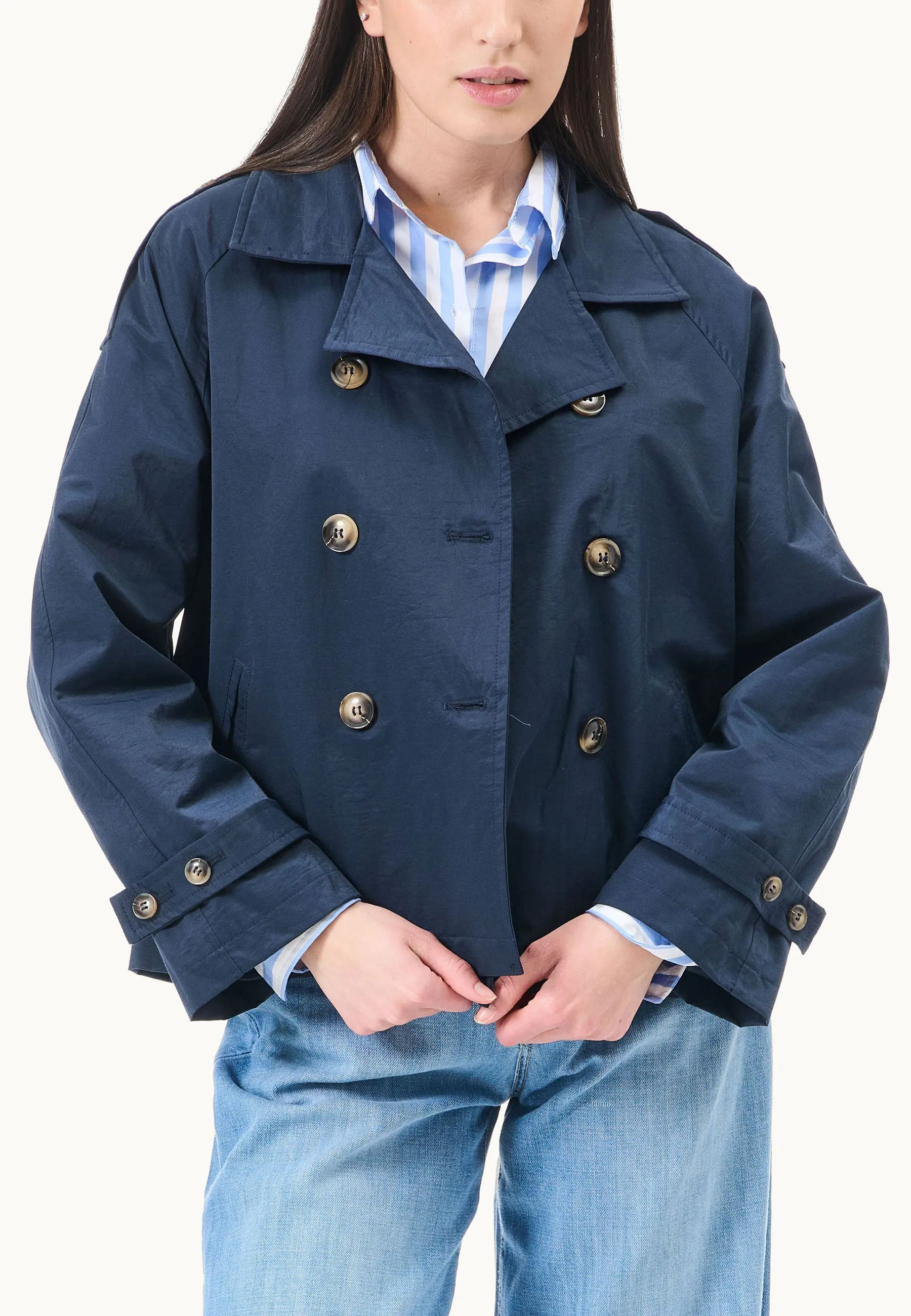 Short double-breasted trenchcoat