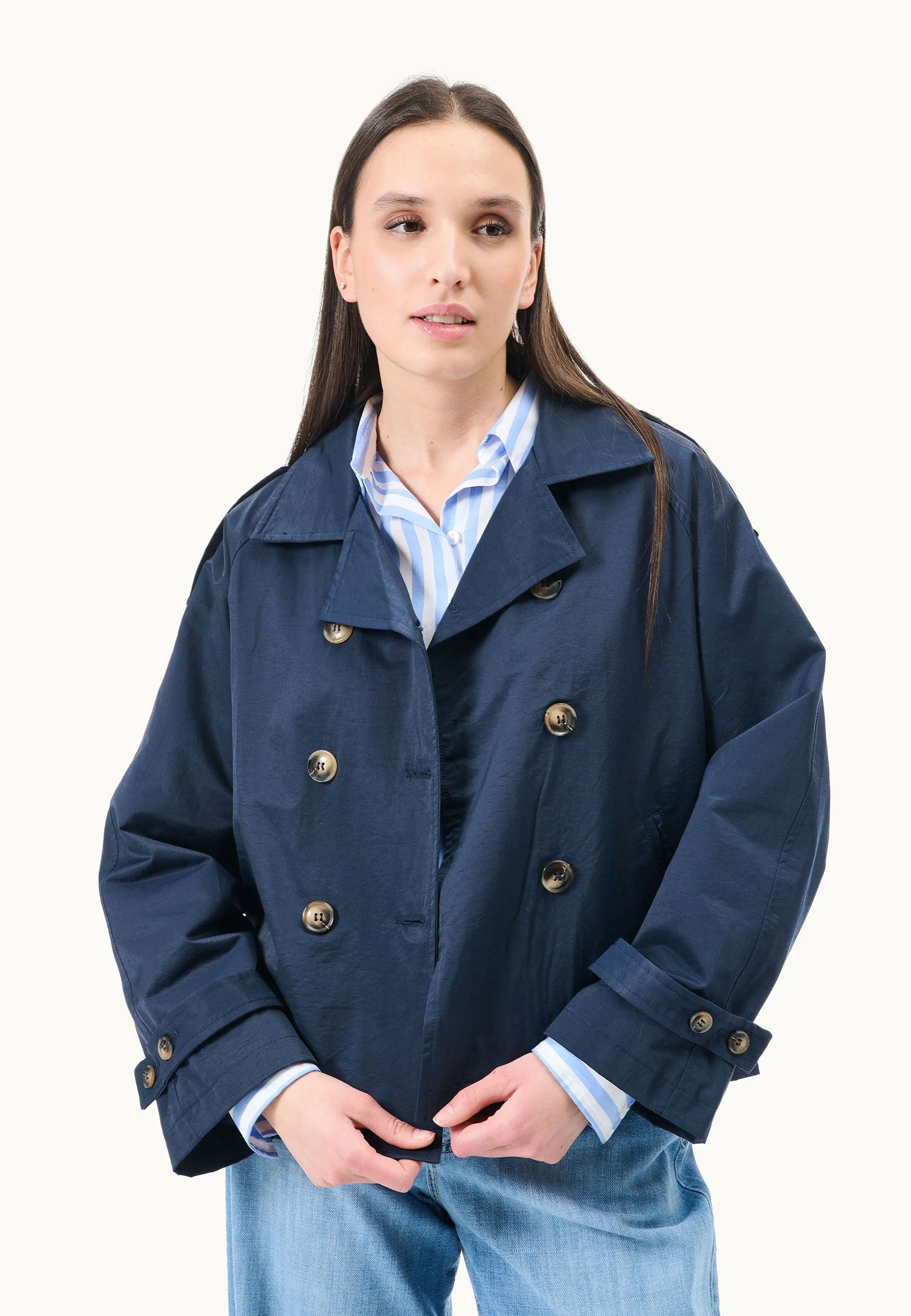 Short double-breasted trenchcoat