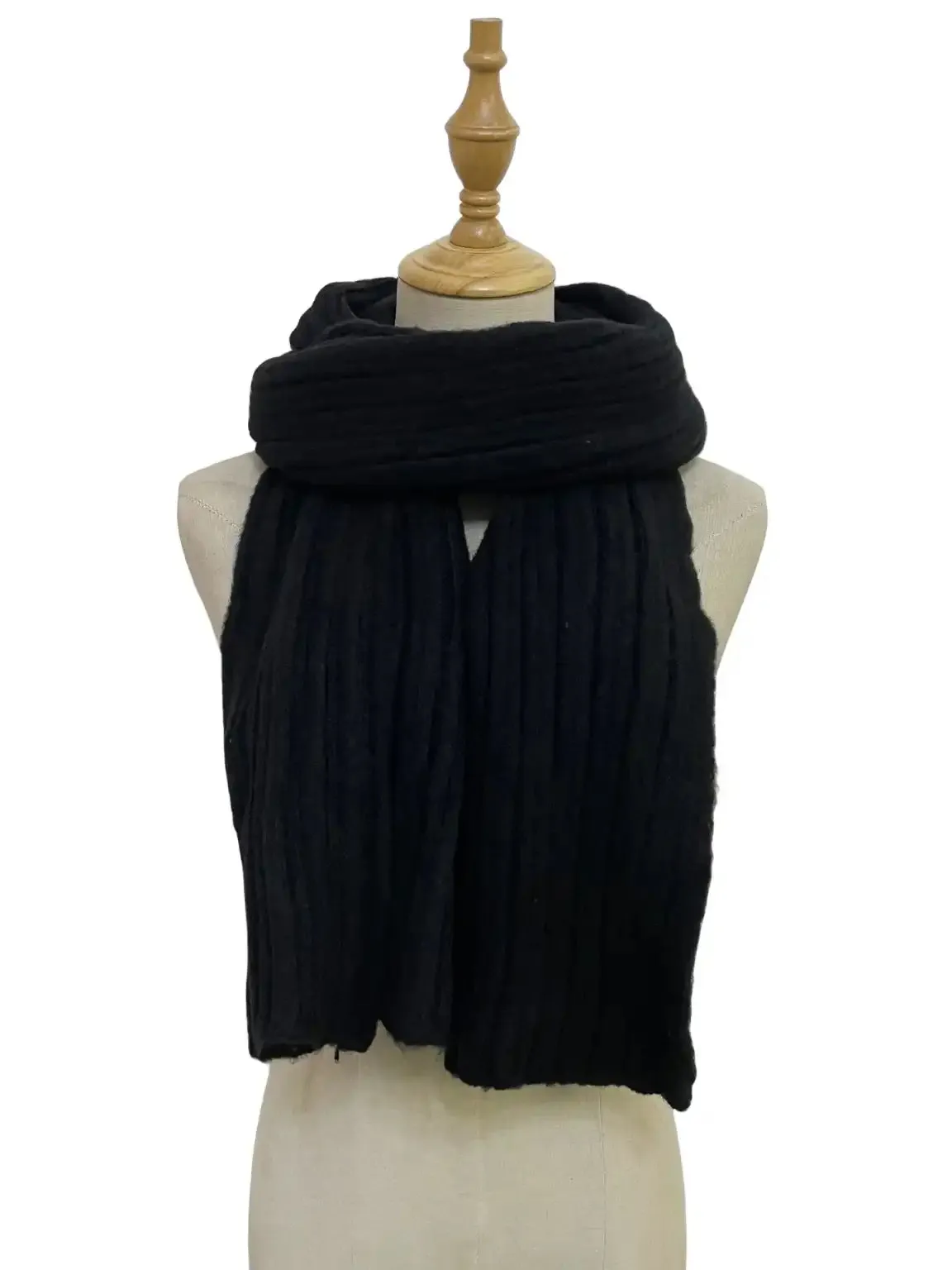 Stylish Ribbed Knit Scarf - Black