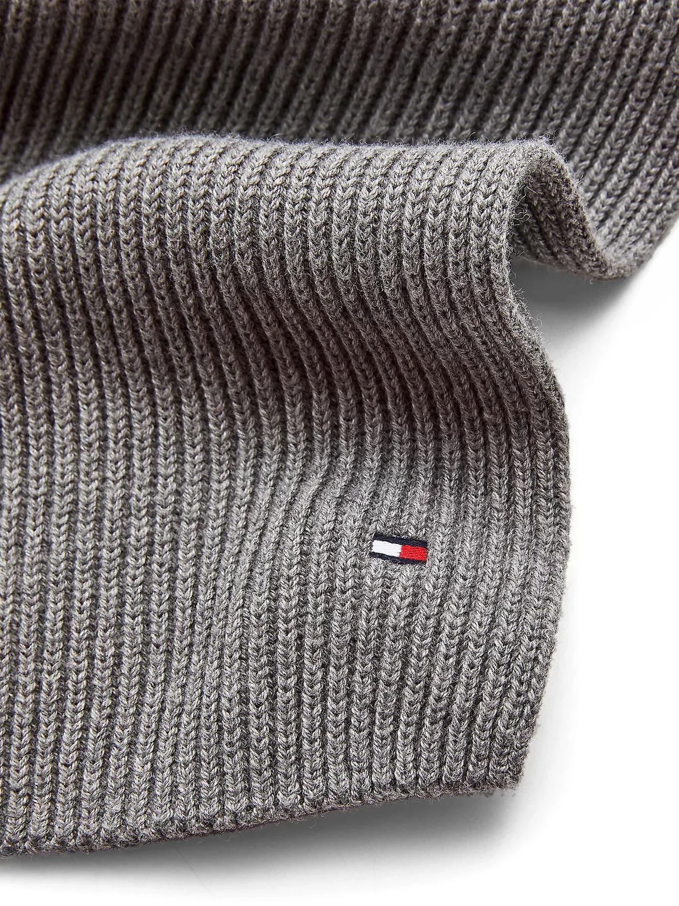 Tommy Hilfiger knitted scarf with essential flag design